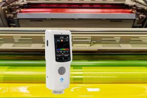 塑胶印刷行业中，分光测色仪如何计算色差值？